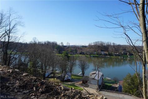 15 Huron Trail Malvern OH 44644