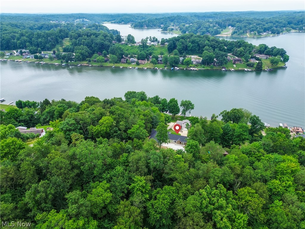 15 Huron Trail Malvern OH 44644