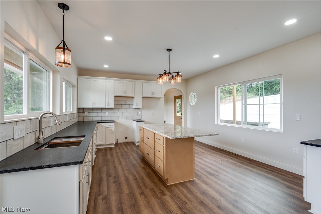 15 Huron Trail Malvern OH 44644