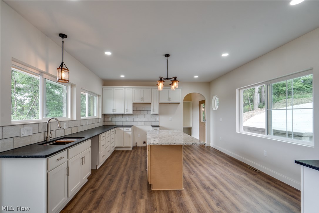 15 Huron Trail Malvern OH 44644