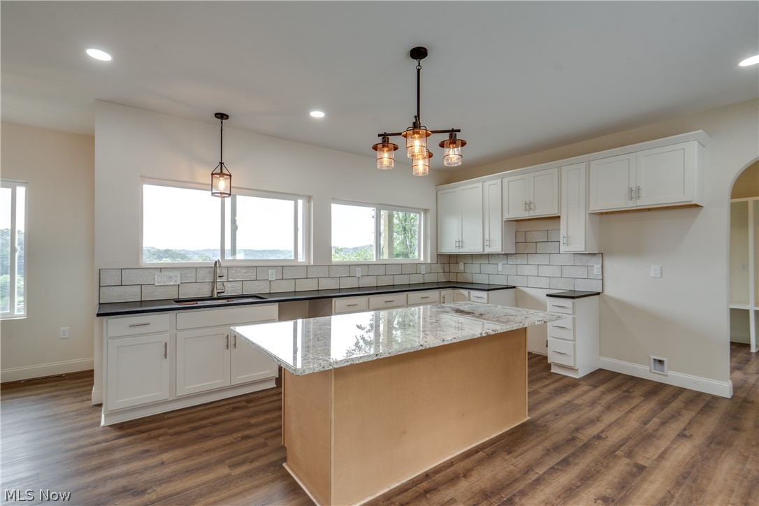 15 Huron Trail Malvern OH 44644