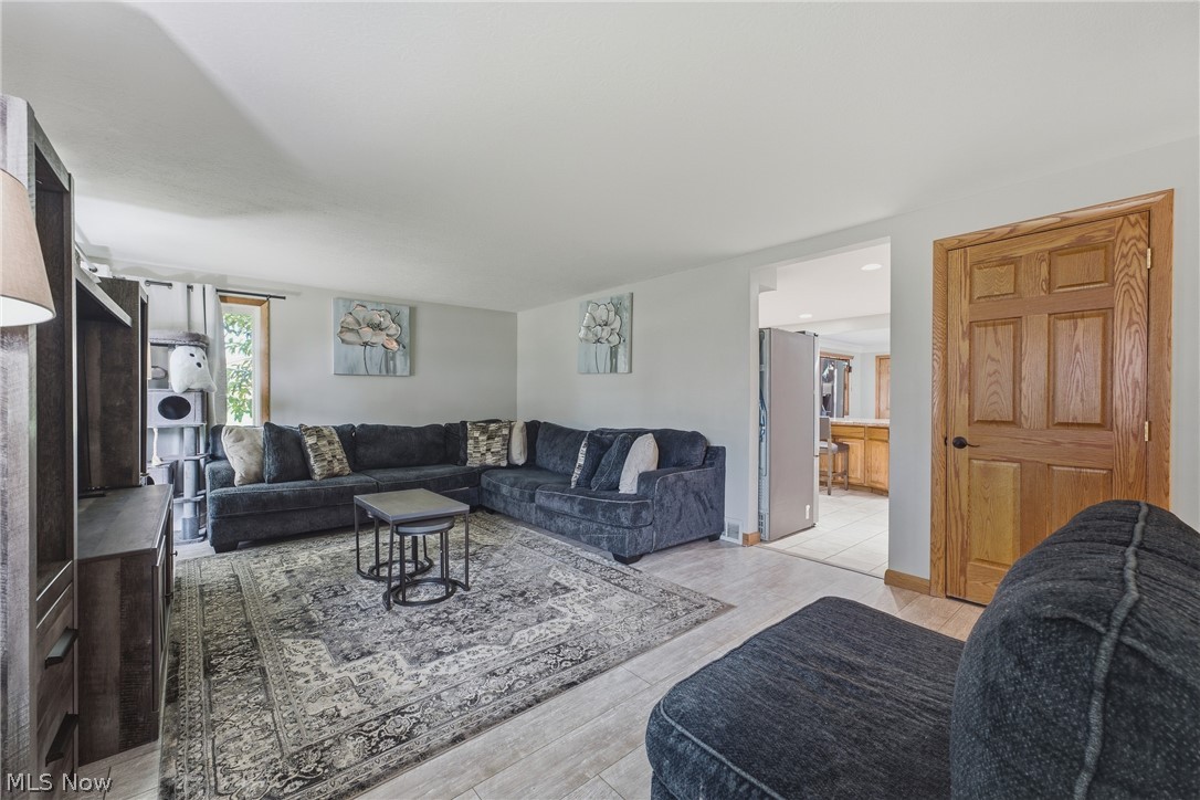 5160 Lindford Avenue NE Canton OH 44705