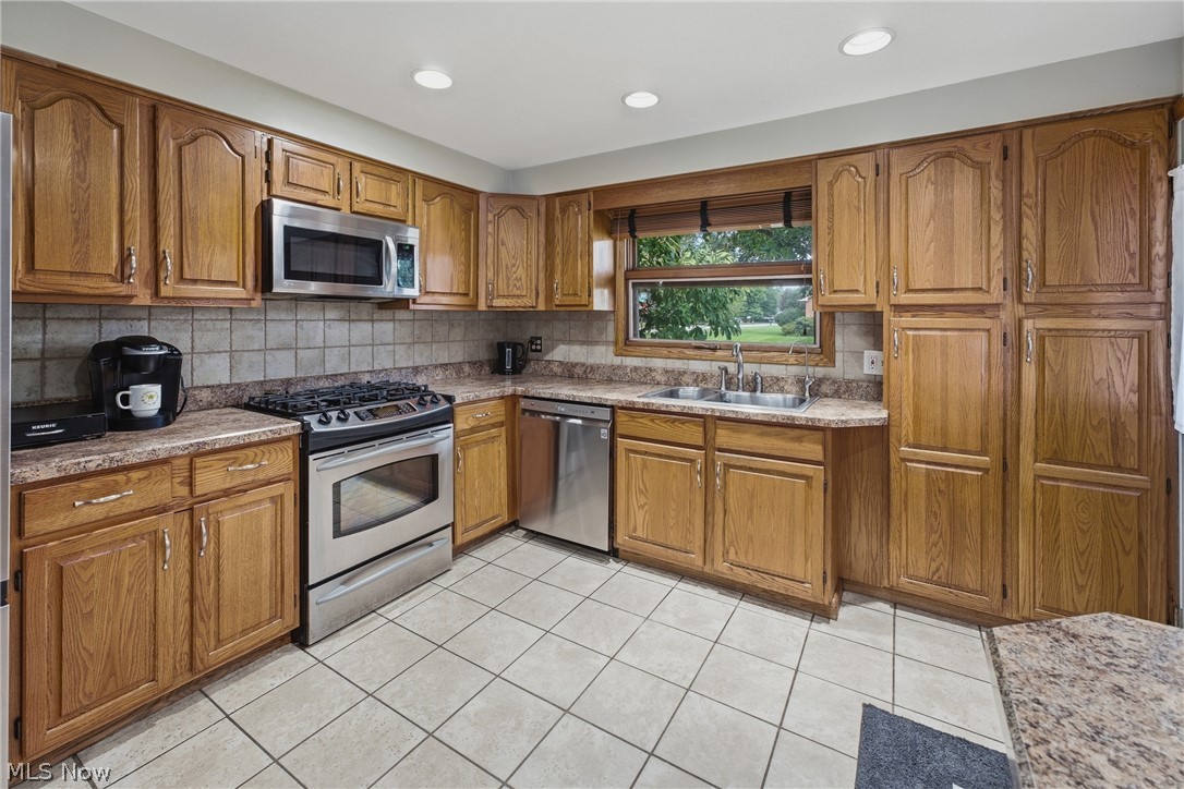 5160 Lindford Avenue NE Canton OH 44705