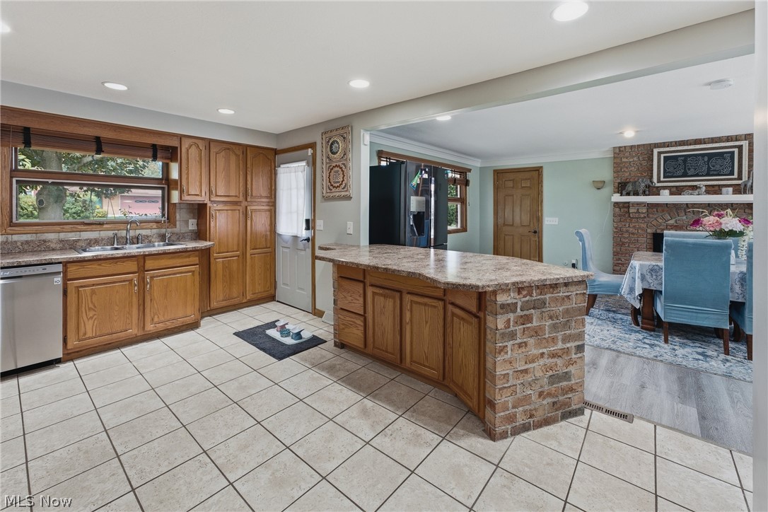 5160 Lindford Avenue NE Canton OH 44705