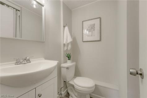 646 Ledge Road Macedonia OH 44056