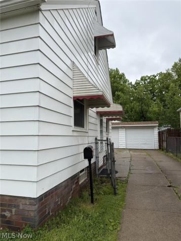 12412 Mortimer Avenue Cleveland OH 44111