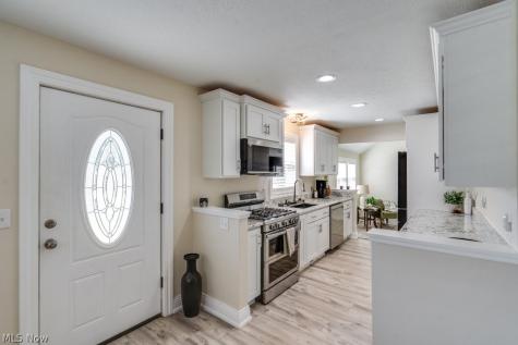 301 Avis Avenue NW Massillon OH 44646