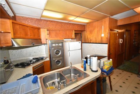 2064 W 44th Street Cleveland OH 44113