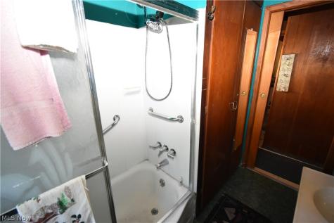 2064 W 44th Street Cleveland OH 44113