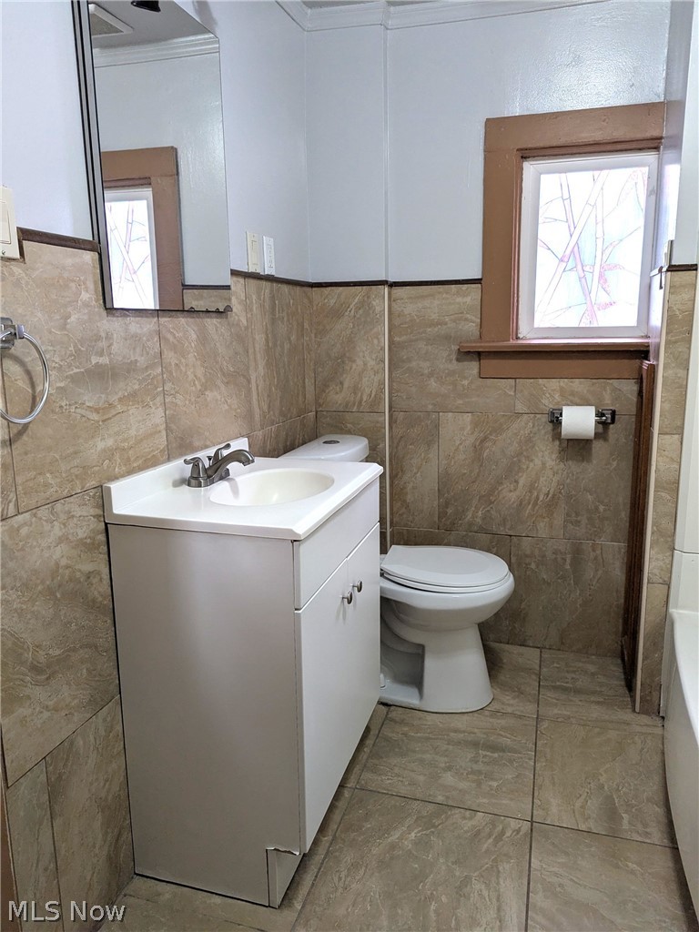 876 Avon Street Akron OH 44310