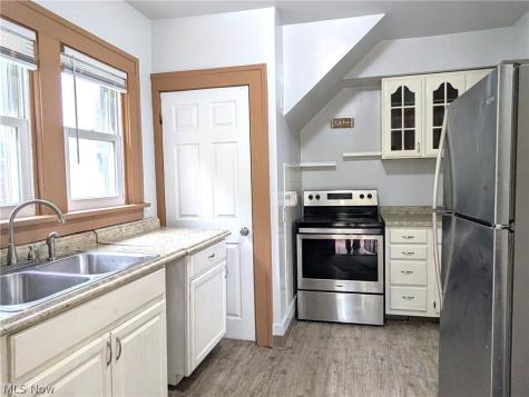 876 Avon Street Akron OH 44310