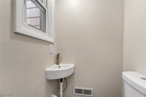 3698 Melbourne Avenue Cleveland OH 44111