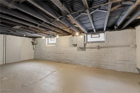 3698 Melbourne Avenue Cleveland OH 44111