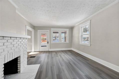 3698 Melbourne Avenue Cleveland OH 44111