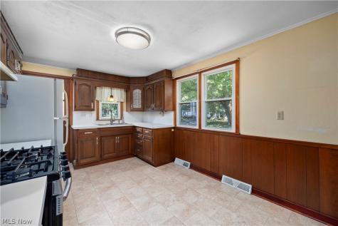 436 Courtland Street Wellington OH 44090
