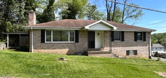 704 Elizabeth Street Lowellville OH 44436