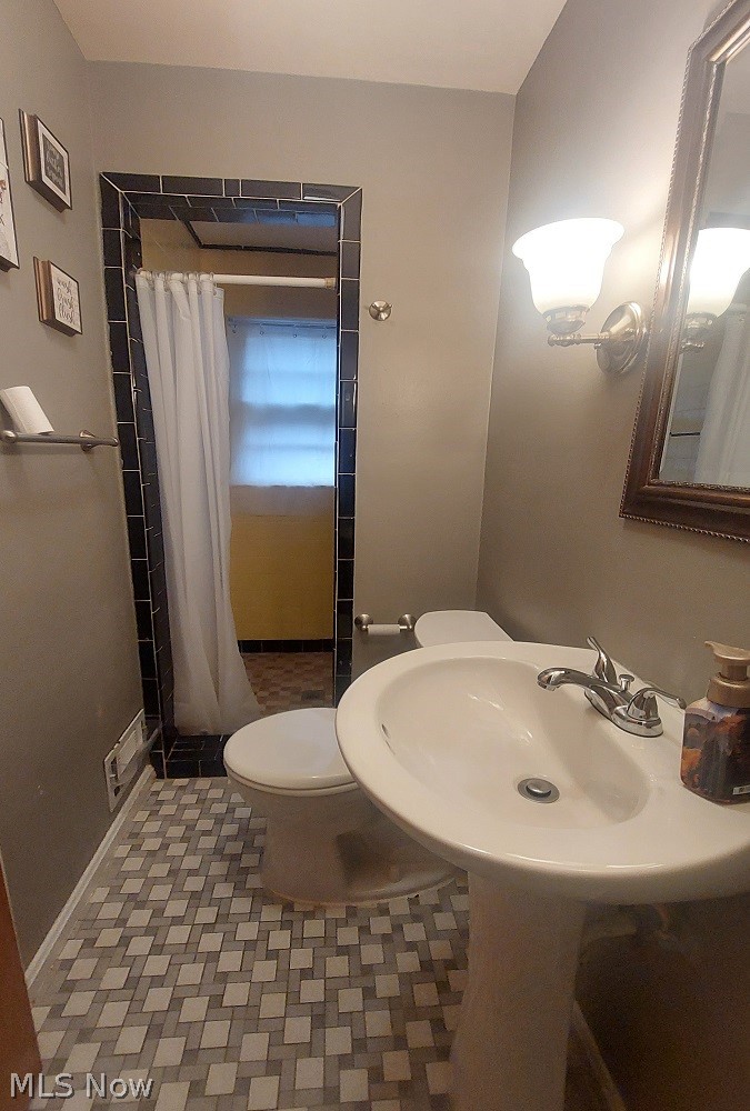 2915 Whitehaven Boulevard Steubenville OH 43952