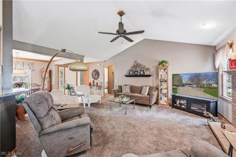 1009 E Reno Drive Louisville OH 44641