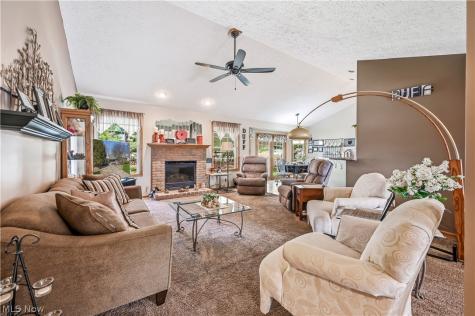 1009 E Reno Drive Louisville OH 44641