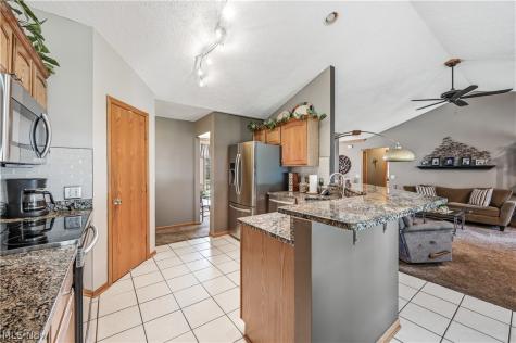 1009 E Reno Drive Louisville OH 44641