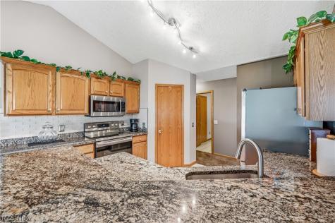 1009 E Reno Drive Louisville OH 44641