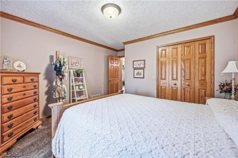 1009 E Reno Drive Louisville OH 44641
