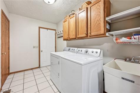1009 E Reno Drive Louisville OH 44641