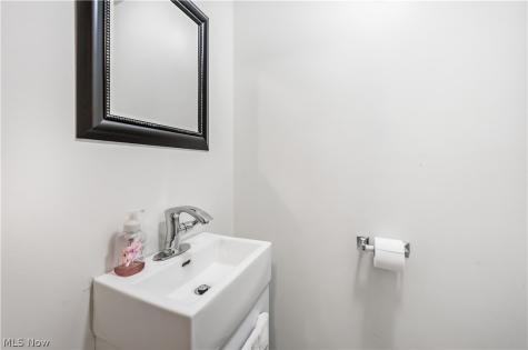 1009 E Reno Drive Louisville OH 44641