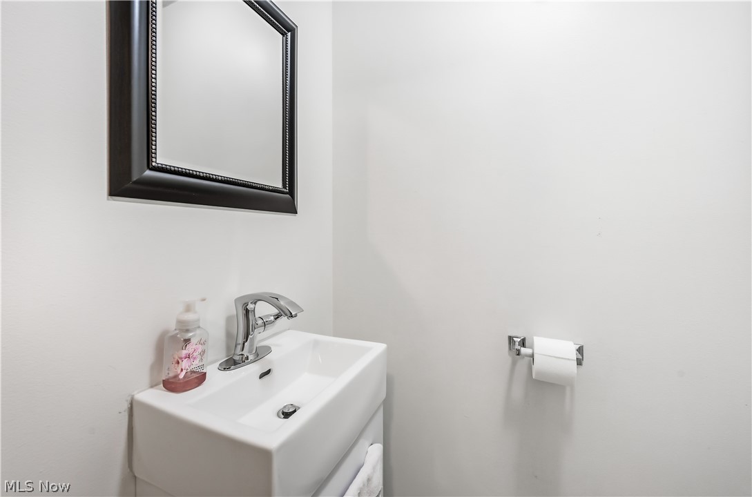 1009 E Reno Drive Louisville OH 44641