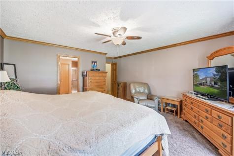 1009 E Reno Drive Louisville OH 44641