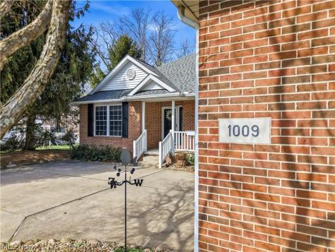 1009 E Reno Drive Louisville OH 44641