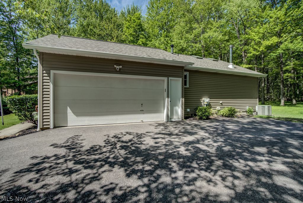 17212 Wood Acre Trail Chagrin Falls OH 44023