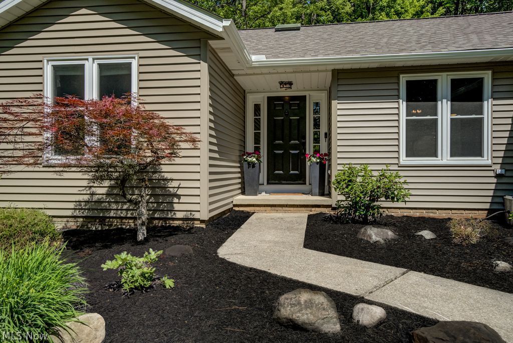 17212 Wood Acre Trail Chagrin Falls OH 44023