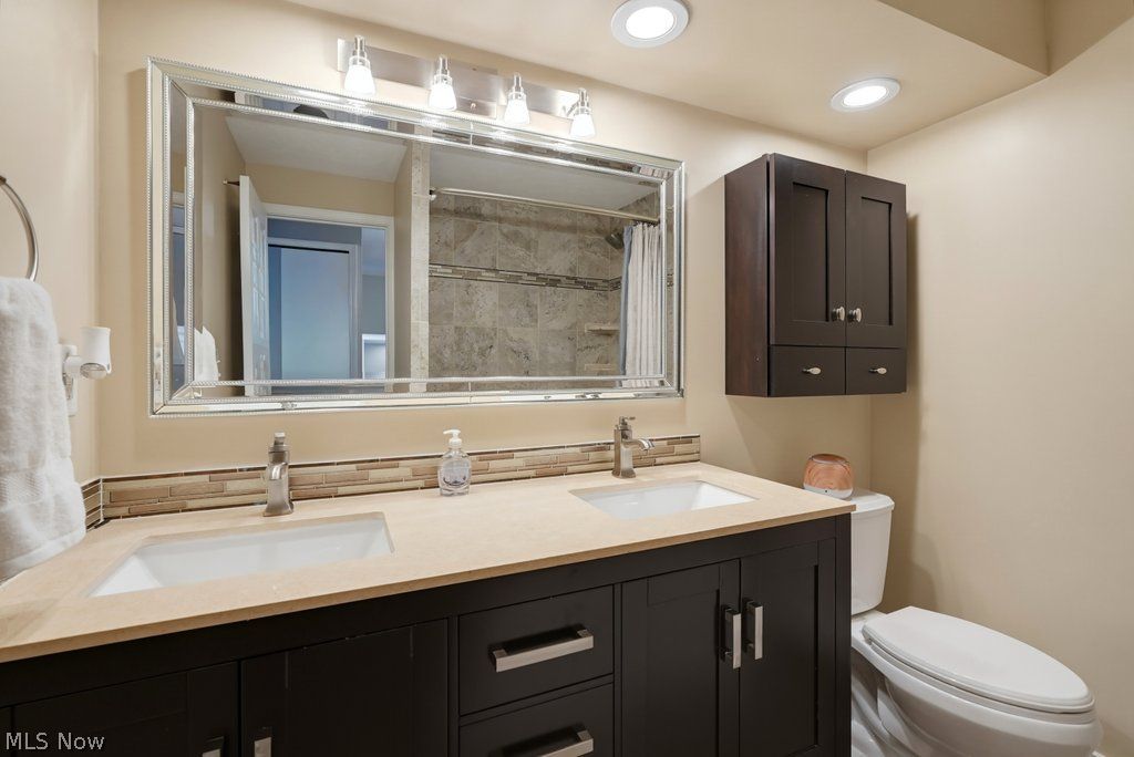 17755 Fairfax Lane Strongsville OH 44136