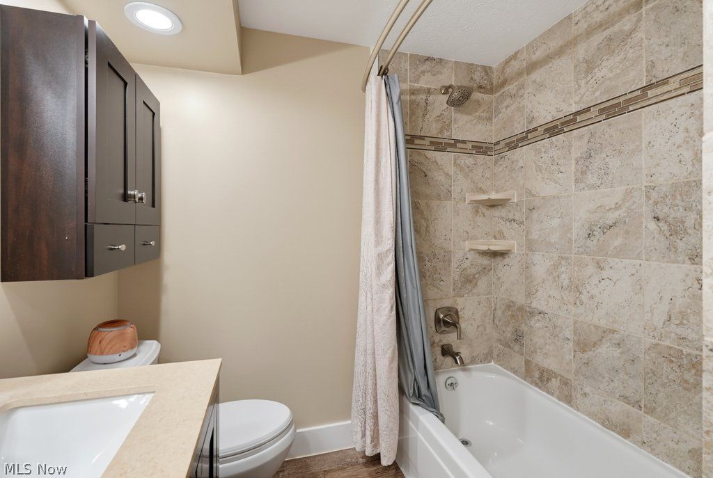 17755 Fairfax Lane Strongsville OH 44136