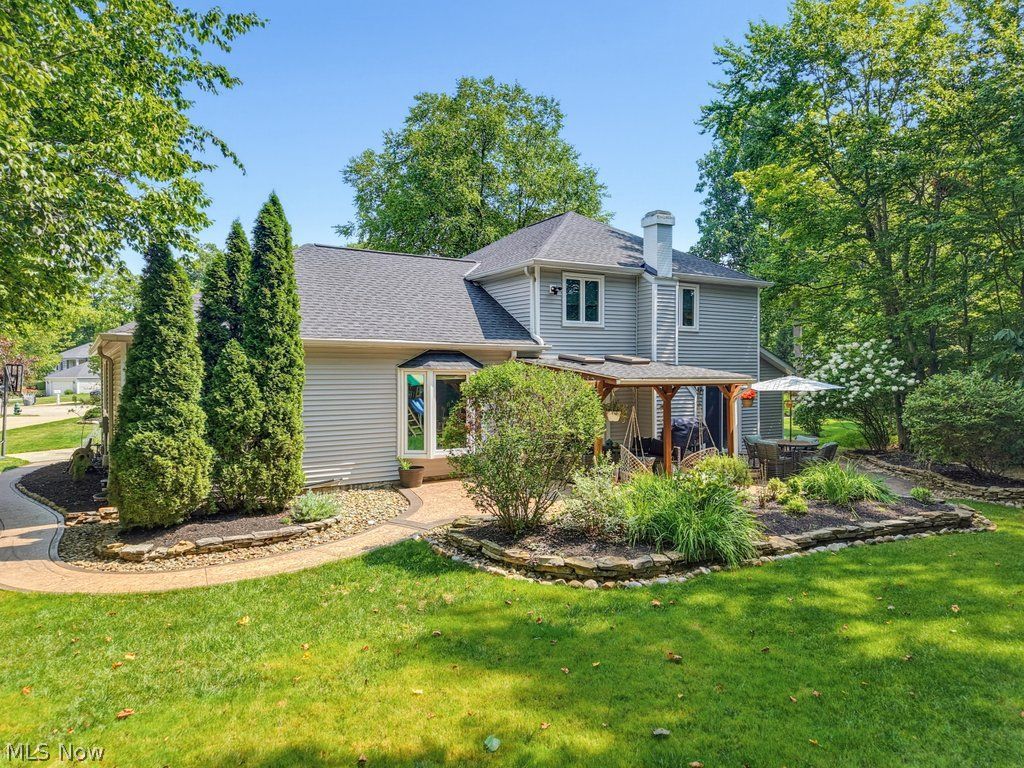 17755 Fairfax Lane Strongsville OH 44136