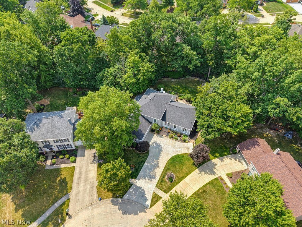 17755 Fairfax Lane Strongsville OH 44136