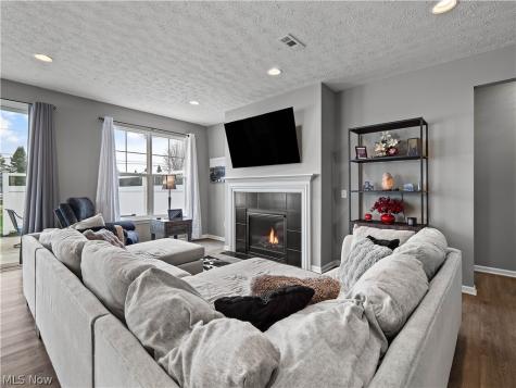 157 Kensington Way Elyria OH 44035