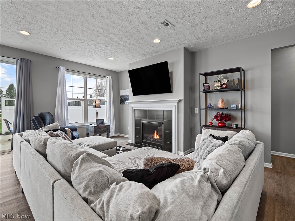 157 Kensington Way Elyria OH 44035