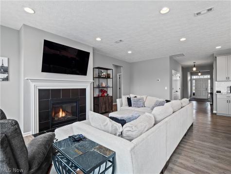 157 Kensington Way Elyria OH 44035