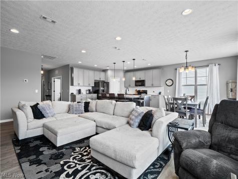 157 Kensington Way Elyria OH 44035
