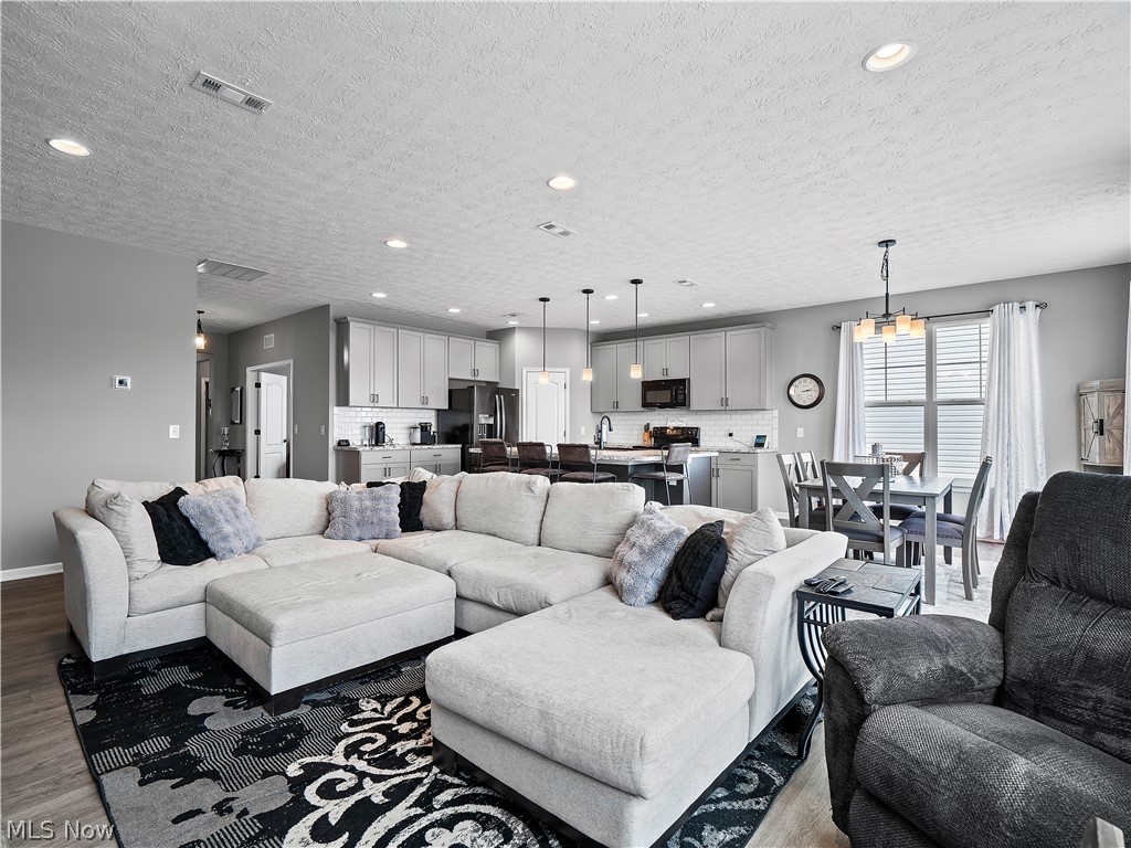 157 Kensington Way Elyria OH 44035