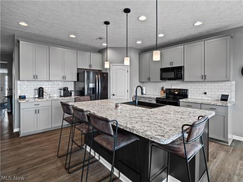 157 Kensington Way Elyria OH 44035