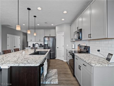 157 Kensington Way Elyria OH 44035