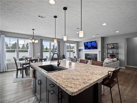 157 Kensington Way Elyria OH 44035
