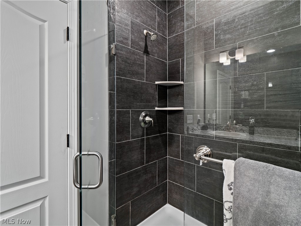 157 Kensington Way Elyria OH 44035