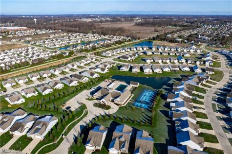 157 Kensington Way Elyria OH 44035