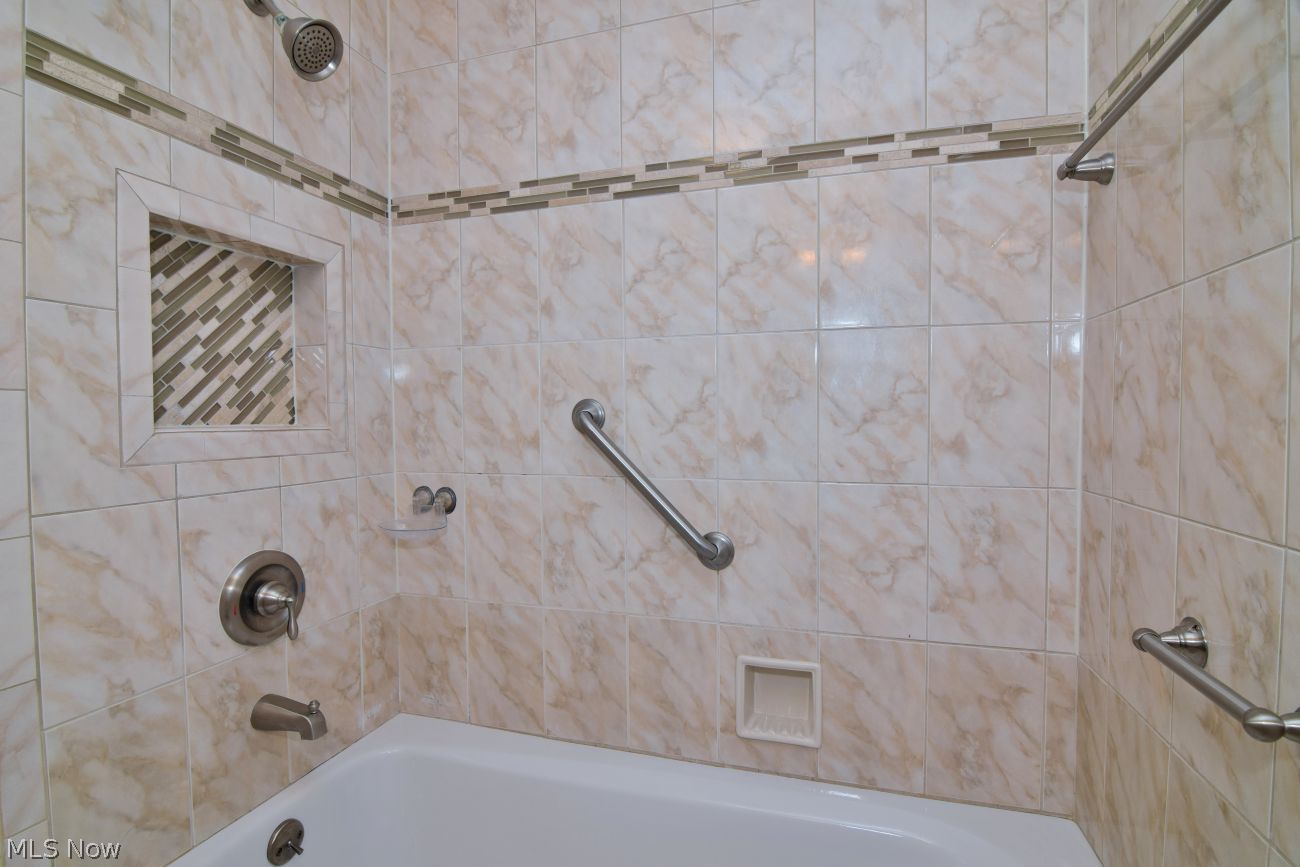 3356 Clarendon Road Cleveland Heights OH 44118