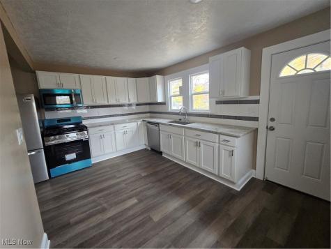 2294 E 100th Street Cleveland OH 44106