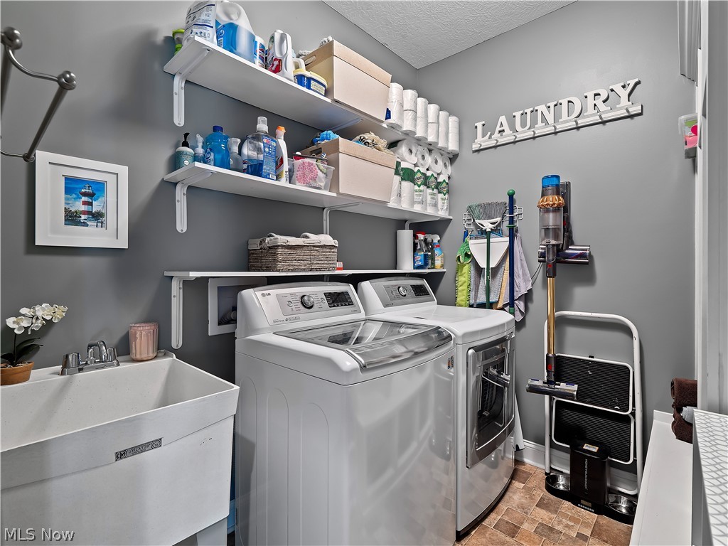 2538 N Long Road Avon OH 44011